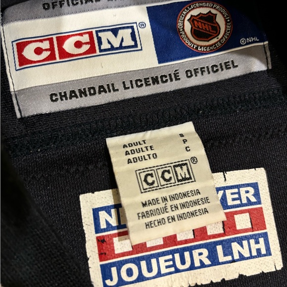 Vintage CCM Vancouver Canucks Hockey Jersey - Picture 5 of 5